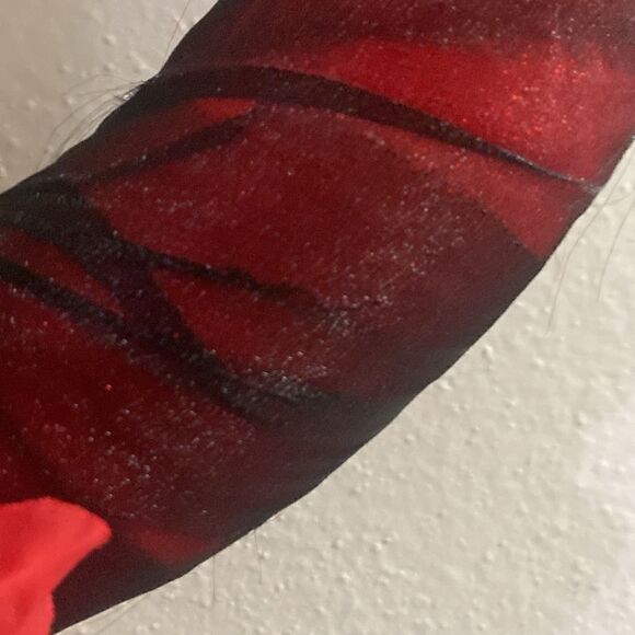 Handmade Gothic Skull and Red Mesh Floral Roses Wreath - Picture 5 of 5